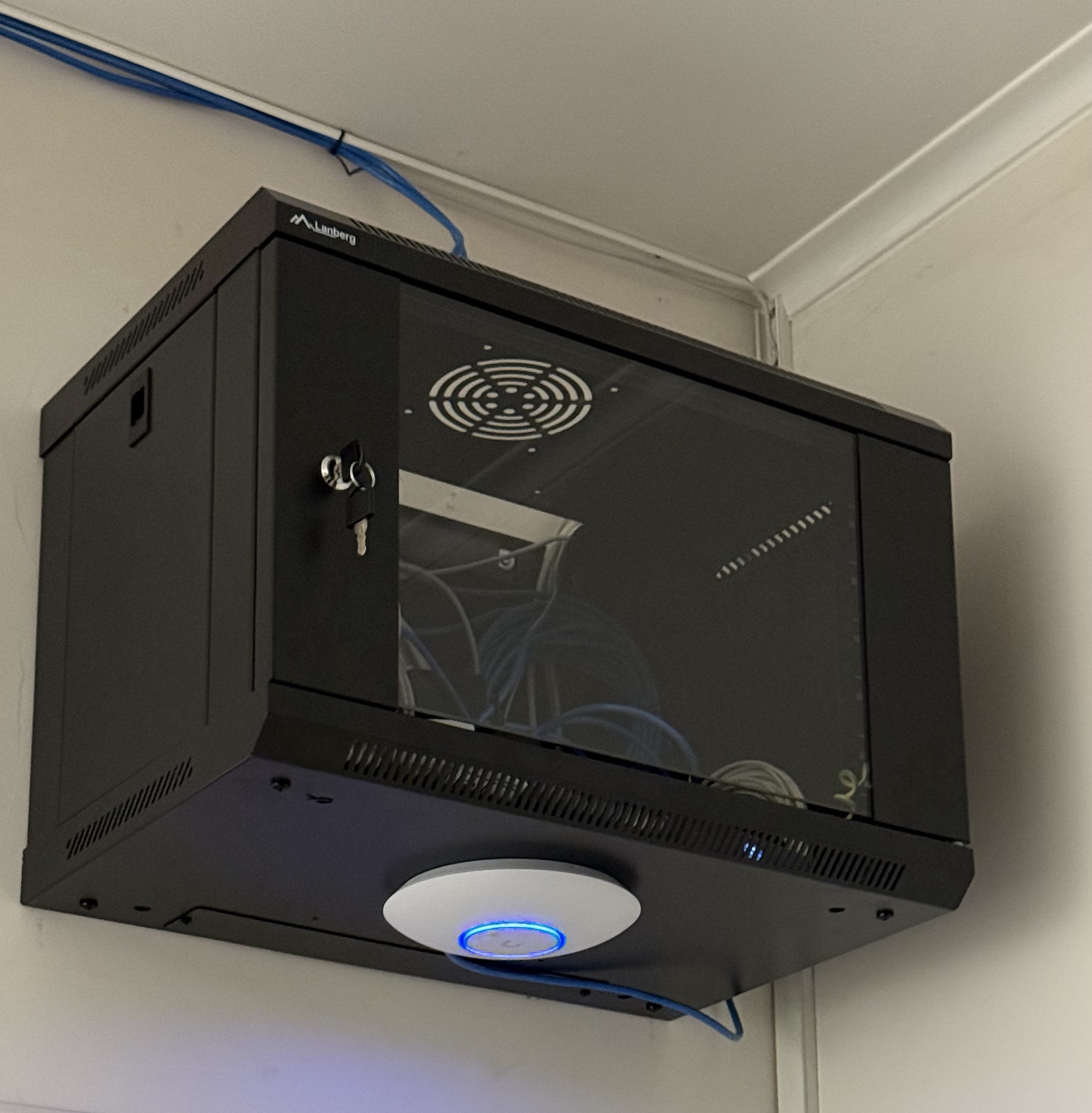 Rack with UniFi UCG-Ultra, USW-Flex Mini and U7 Lite